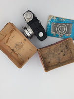 Load image into Gallery viewer, Appareil Photo – SEM Kim (v. 1950)