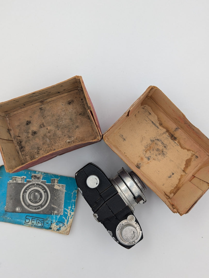 Appareil Photo – SEM Kim (v. 1950)