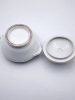 Load image into Gallery viewer, Sucrier Couvert en Porcelaine Fine – Liseré Doré &amp; Design Festonné