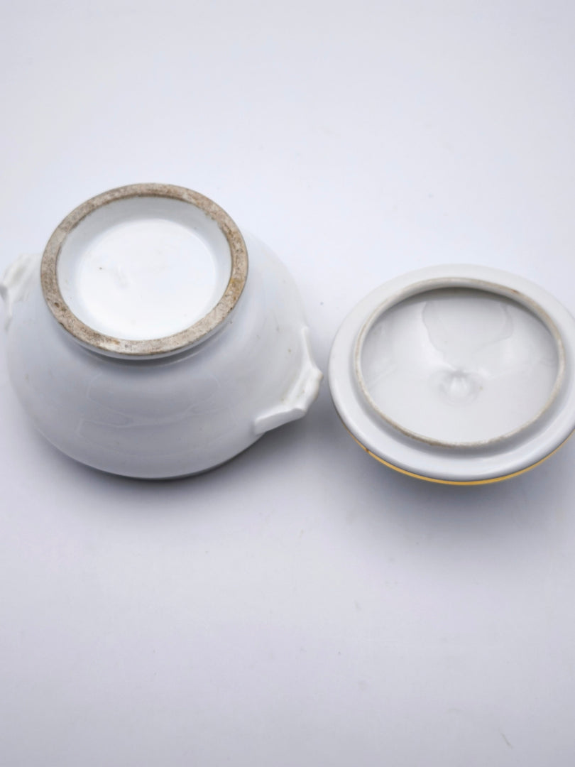 Sucrier Couvert en Porcelaine Fine – Liseré Doré & Design Festonné