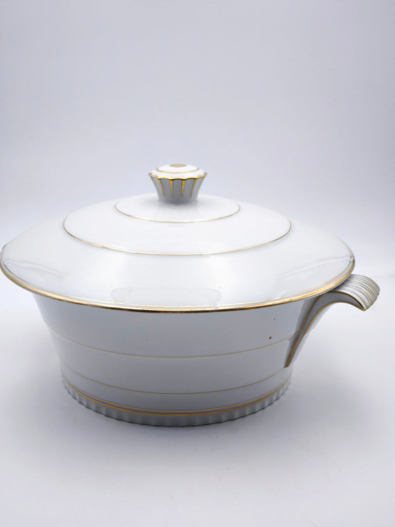 Grande Soupière Royale en Porcelaine de Limoges – Design Festonné & Dorure