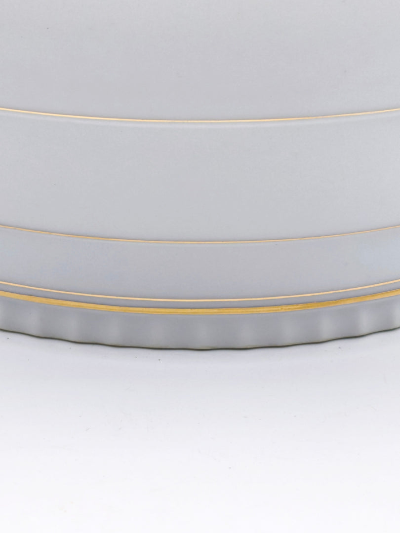 Grande Soupière Royale en Porcelaine de Limoges – Design Festonné & Dorure