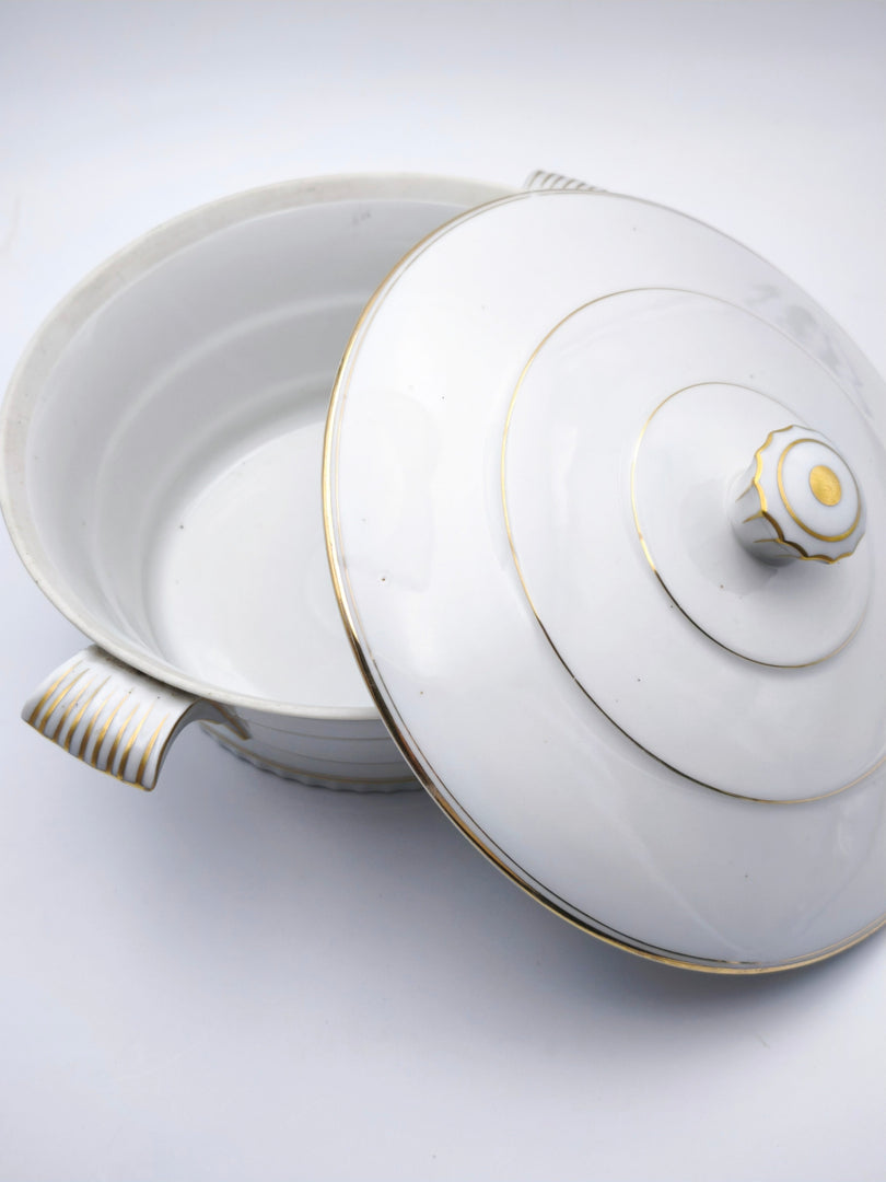 Grande Soupière Royale en Porcelaine de Limoges – Design Festonné & Dorure