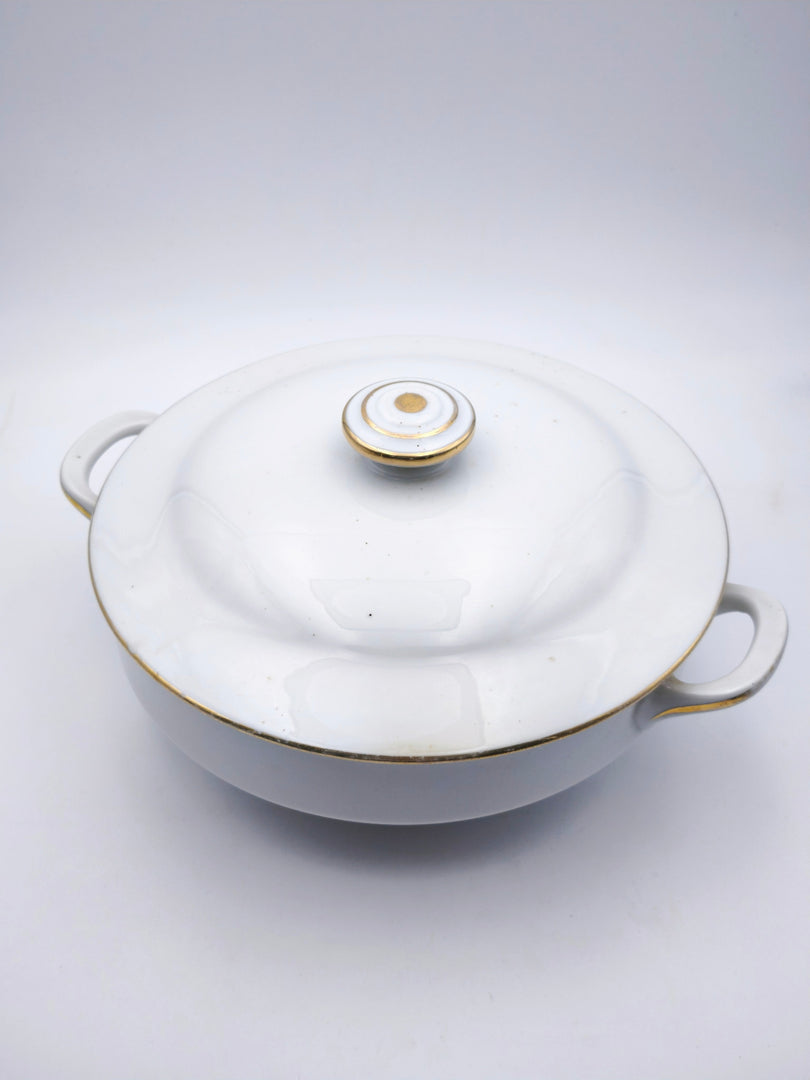 Grande Soupière Royale en Porcelaine de Limoges – Design Festonné & Dorure