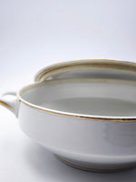 Load image into Gallery viewer, Grande Soupière Royale en Porcelaine de Limoges – Design Festonné &amp; Dorure