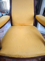 Load image into Gallery viewer, Fauteuil Voltaire – Bois Sculpté &amp; Velours Jaune Solaire