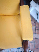 Load image into Gallery viewer, Fauteuil Voltaire – Bois Sculpté &amp; Velours Jaune Solaire