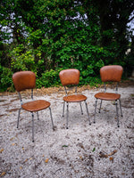 Load image into Gallery viewer, Trio de Chaises Vintage – Skaï Marron &amp; Structure Chromée