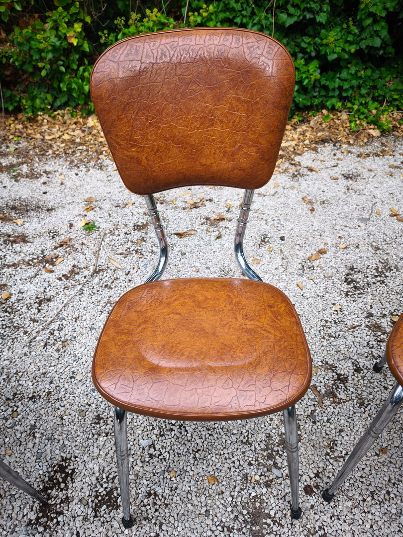 Trio de Chaises Vintage – Skaï Marron & Structure Chromée