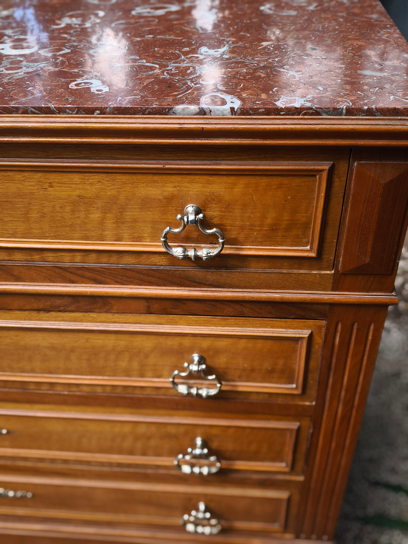 Commode de Style Louis XVI – 4 Tiroirs, Bois de Noyer & Marbre Rouge