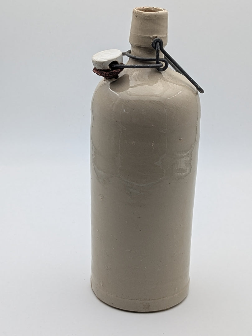 Bouteille de Brasseur en Grès – Esprit Rustique