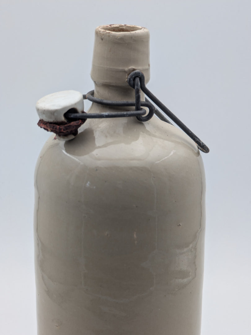 Bouteille de Brasseur en Grès – Esprit Rustique