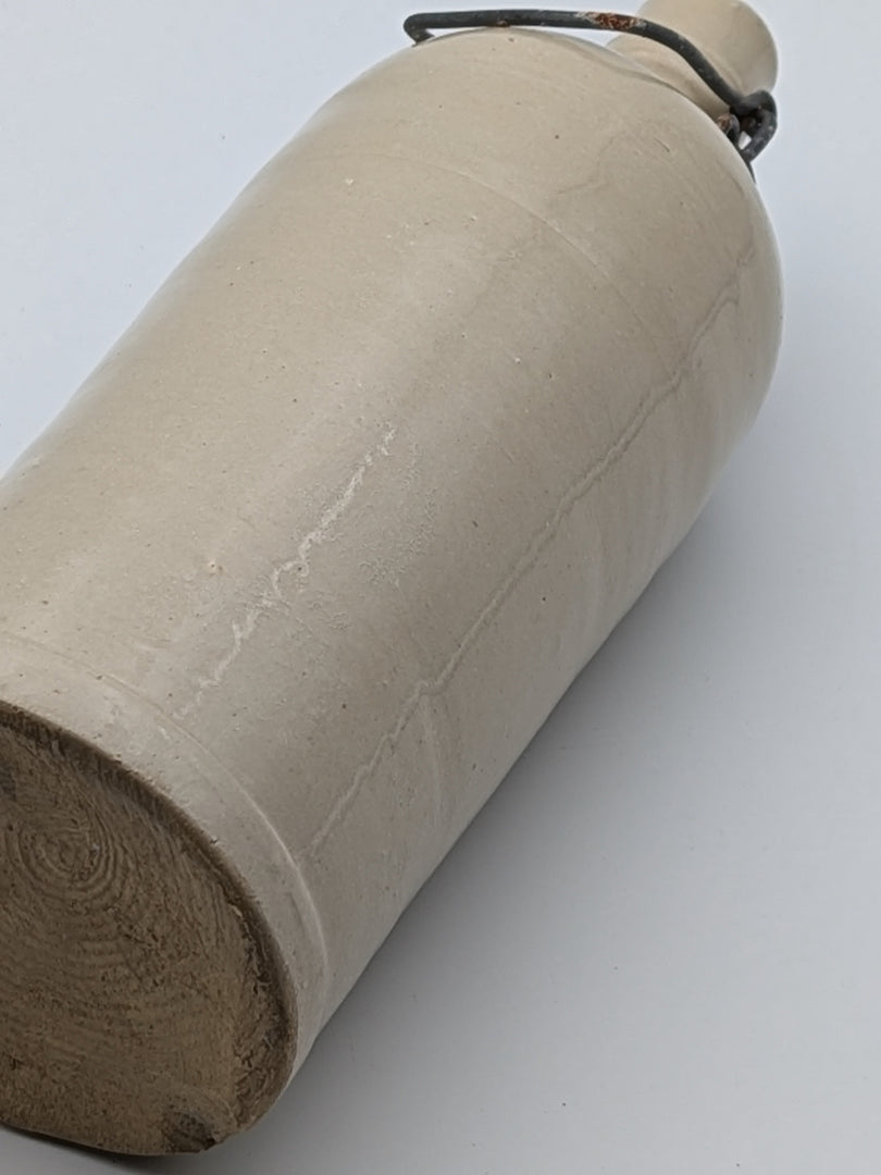 Bouteille de Brasseur en Grès – Esprit Rustique