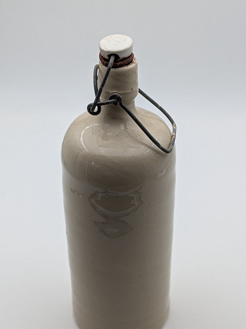 Bouteille de Brasseur en Grès – Esprit Rustique