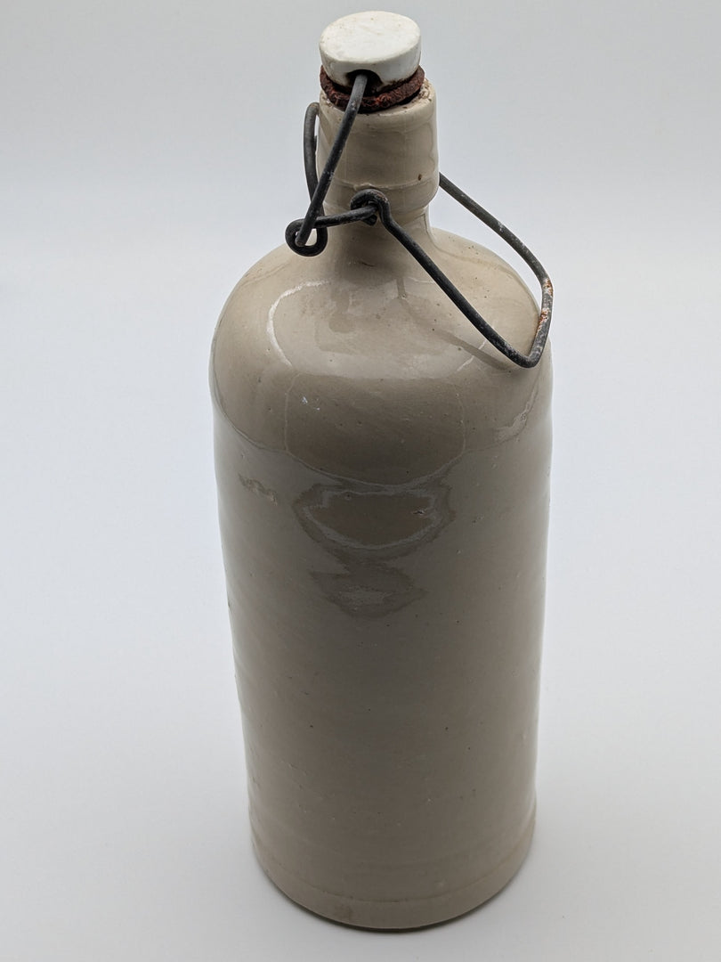 Bouteille de Brasseur en Grès – Esprit Rustique