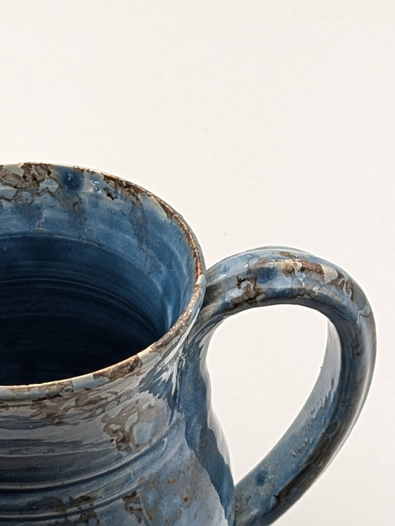 Pichet en Grès Artisanal – Décor Céladon Bleu Nuagé