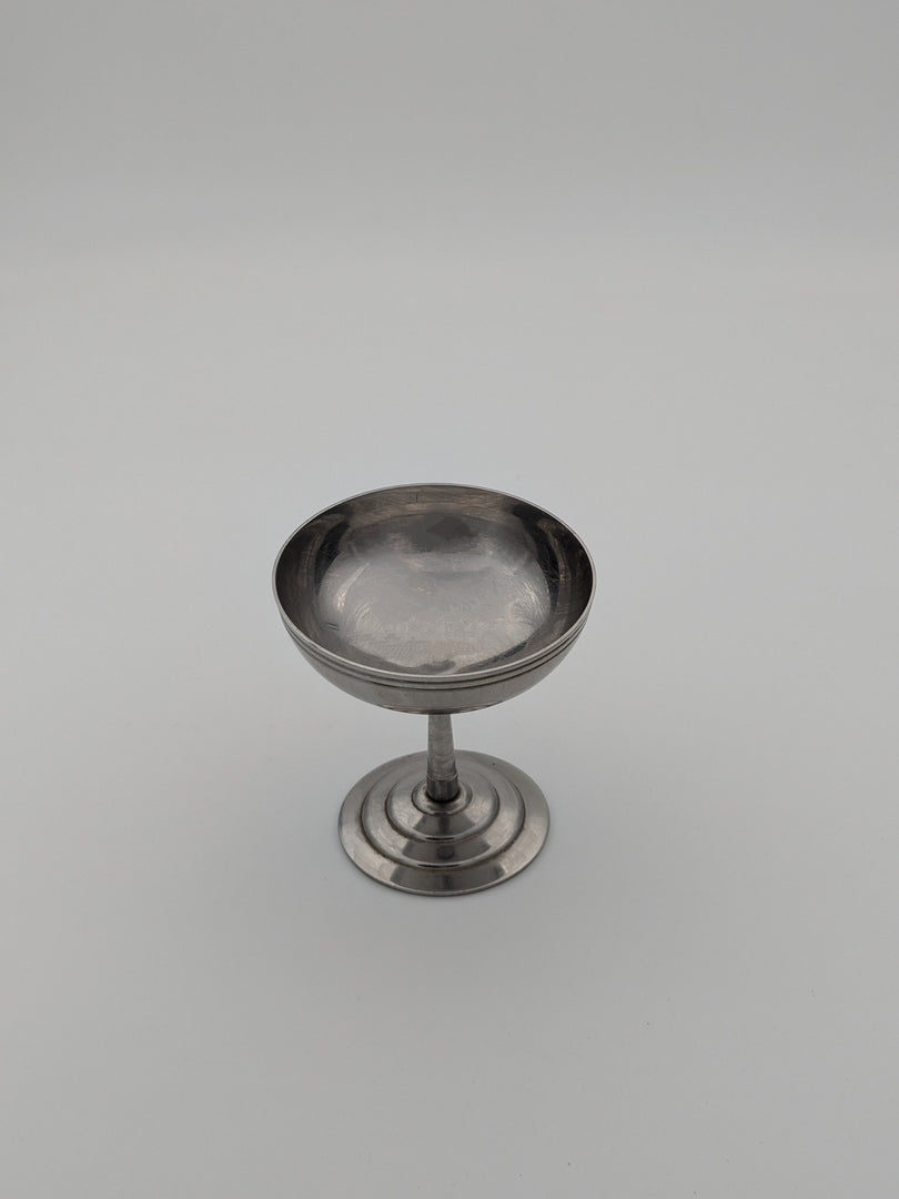 Coupe sur Pied en Métal Argenté – Élégance Classique