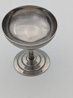 Load image into Gallery viewer, Coupe sur Pied en Métal Argenté – Élégance Classique