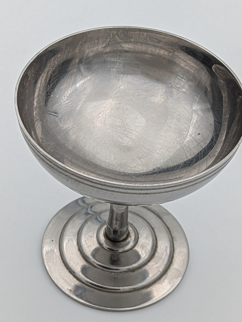 Coupe sur Pied en Métal Argenté – Élégance Classique