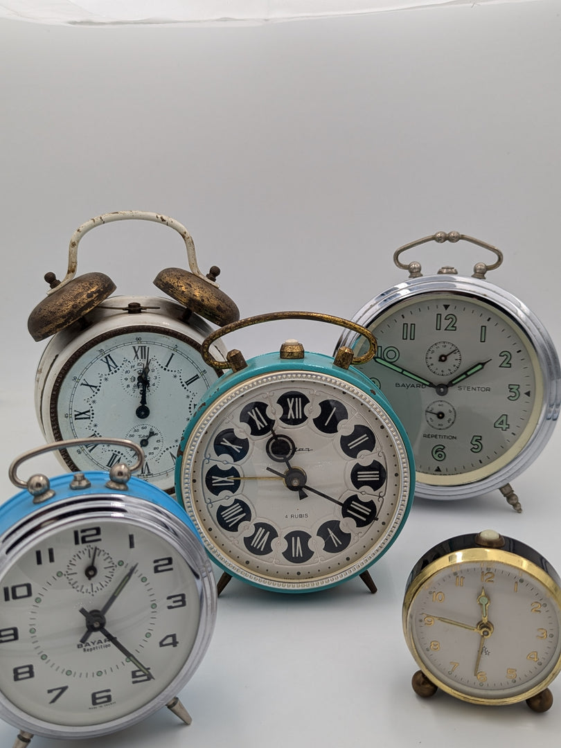 Lot de Réveils – Une Odyssée Mécanique