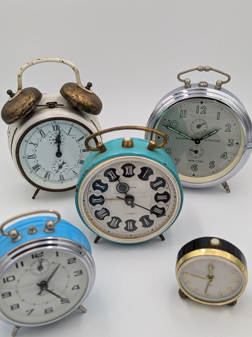 Lot de Réveils – Une Odyssée Mécanique