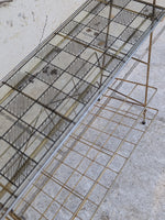 Load image into Gallery viewer, Porte-revue – Laiton &amp; Plateau de Verre Sérigraphié