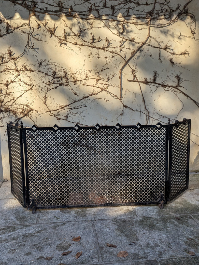 Pare-feu de Cheminée Industriel – Métal Noir & Motif Losanges