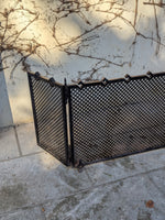 Load image into Gallery viewer, Pare-feu de Cheminée Industriel – Métal Noir &amp; Motif Losanges