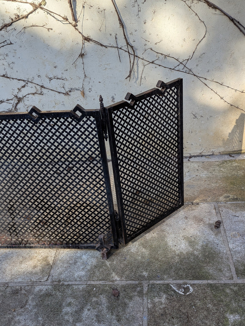 Pare-feu de Cheminée Industriel – Métal Noir & Motif Losanges