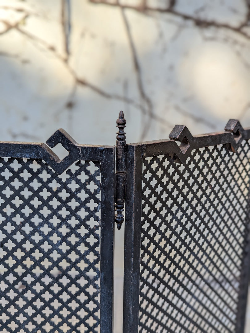 Pare-feu de Cheminée Industriel – Métal Noir & Motif Losanges