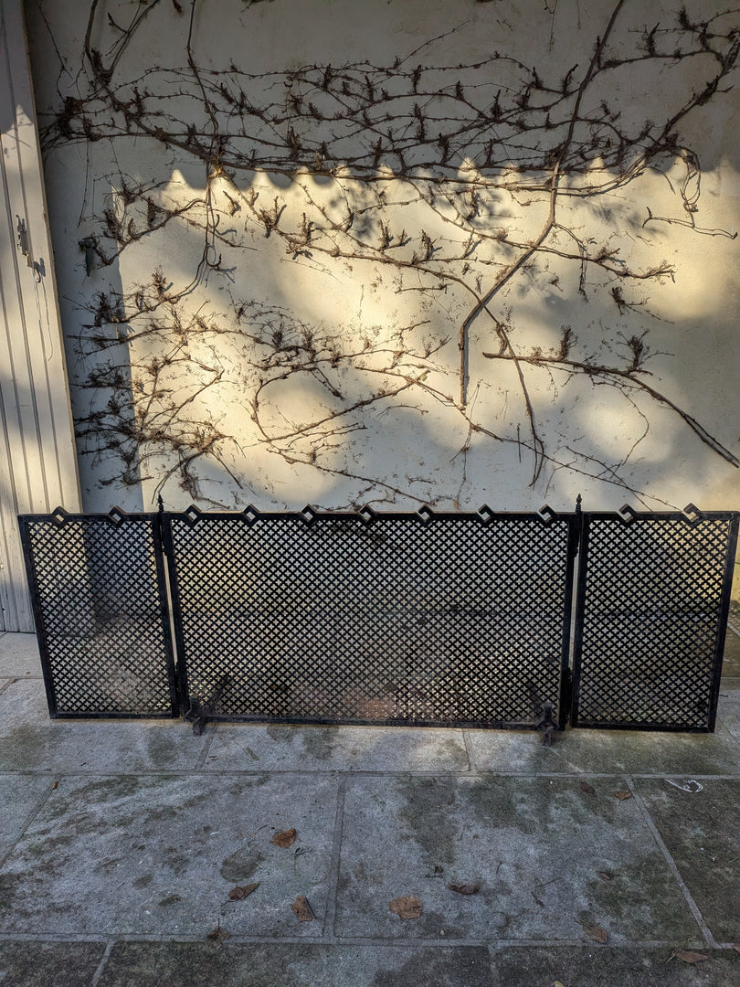 Pare-feu de Cheminée Industriel – Métal Noir & Motif Losanges