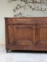 Load image into Gallery viewer, Buffet bas en bois massif sur roulettes – Style Industriel &amp; Campagne