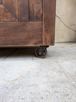 Load image into Gallery viewer, Buffet bas en bois massif sur roulettes – Style Industriel &amp; Campagne