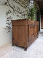 Load image into Gallery viewer, Buffet bas en bois massif sur roulettes – Style Industriel &amp; Campagne