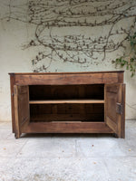 Load image into Gallery viewer, Buffet bas en bois massif sur roulettes – Style Industriel &amp; Campagne