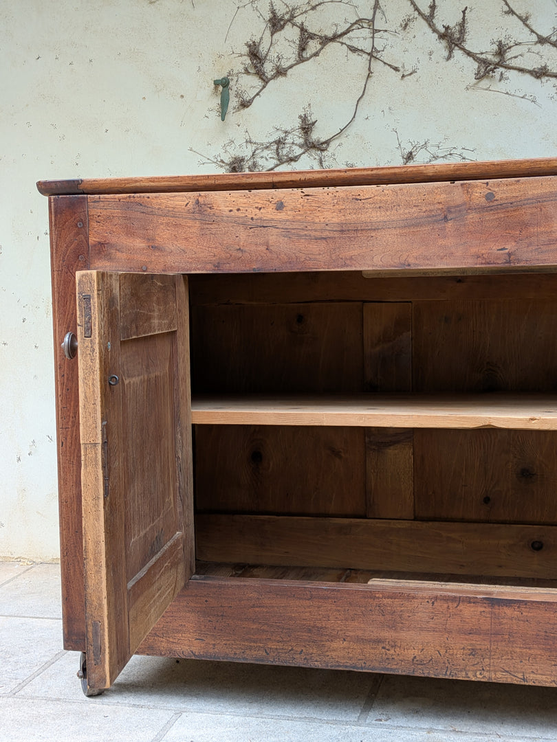 Buffet bas en bois massif sur roulettes – Style Industriel & Campagne