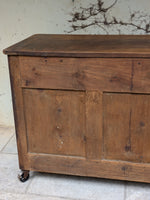 Load image into Gallery viewer, Buffet bas en bois massif sur roulettes – Style Industriel &amp; Campagne